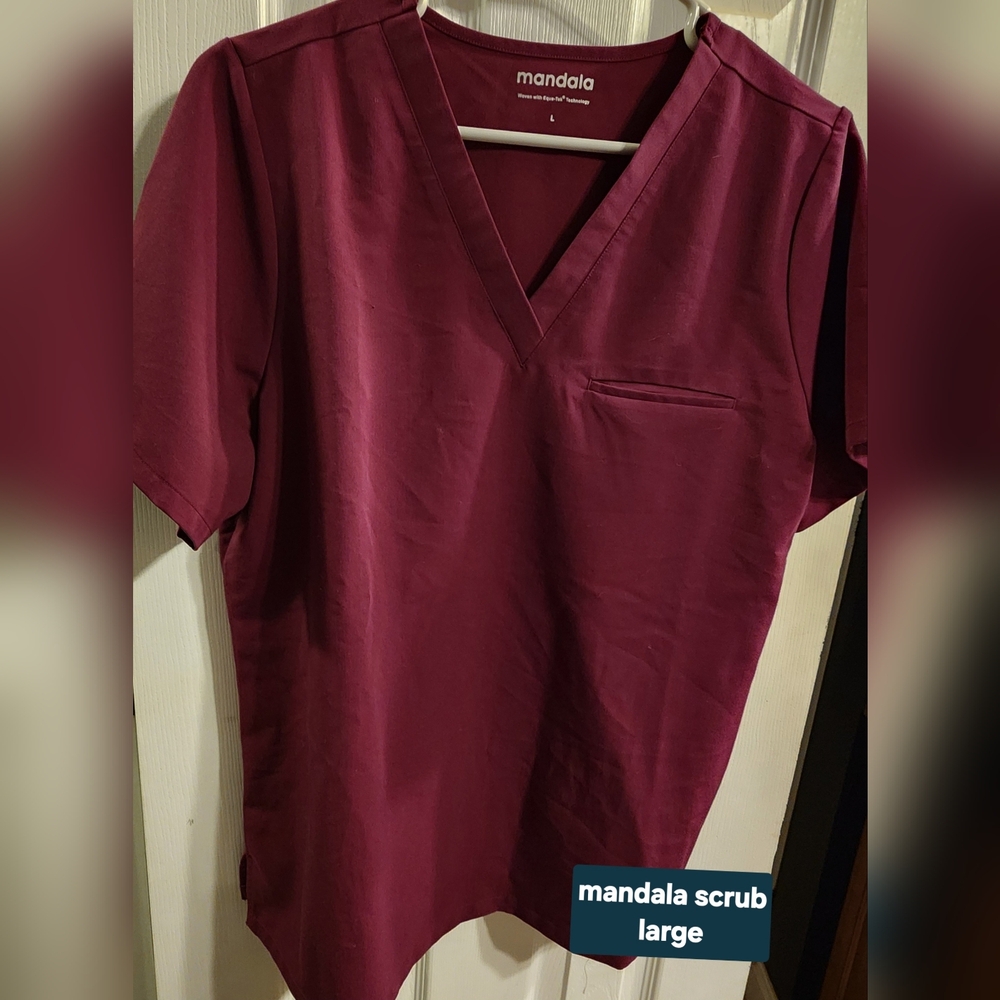 Mandala V-Neck Scrub Top Large